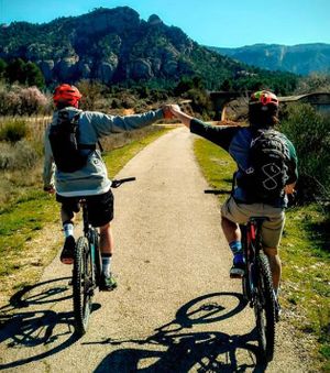 ¡Largo recorrido! Conoce Cretas en bici por una Vía Verde de 42 km aprox.