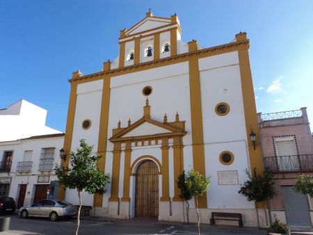 Visita la Iglesia de Santiago Apóstol en Los Corrales