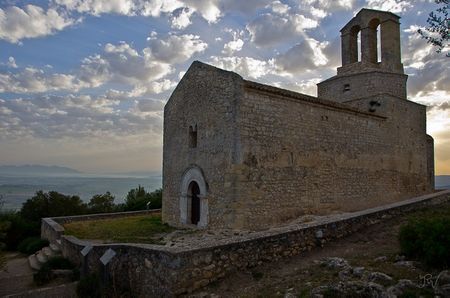 Visita el conjunto histórico Castillo de Olèrdola en Olèrdola