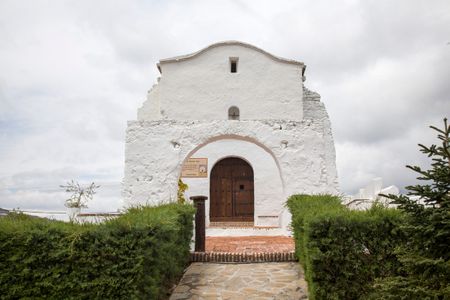 Visita la Ermita de Santa Ana en Canillas de Albaida