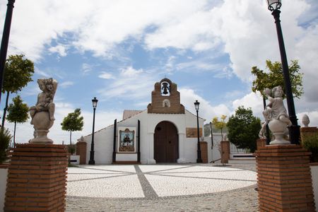 Visita la Ermita de San Antón en Canillas de Albaida
