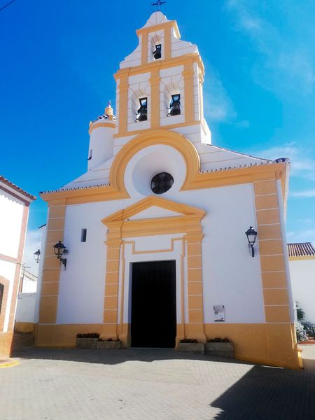 Visita la iglesia de Nuestra Señora de Consolación en Cabezas Rubias