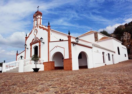 Ruta por la ermita de La Virgen de la Peña en Puebla de Guzmán