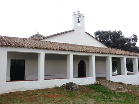 Visita la ermita de la Virgen del Prado en Higuera de la Sierra