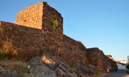 Visita el Castillo de Sancho IV en Cumbres de San Bartolomé