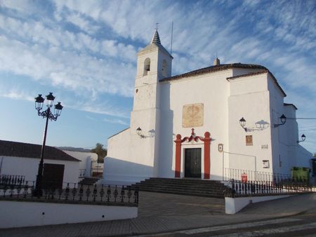Visita la Iglesia de San Pedro en Cumbres de Enmedio