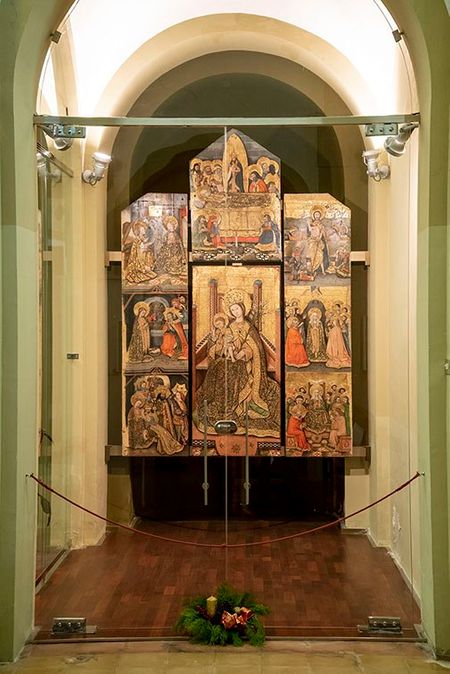Retaule gòtic de la Mare de Déu del Lliri en Vilanova de Bellpuig